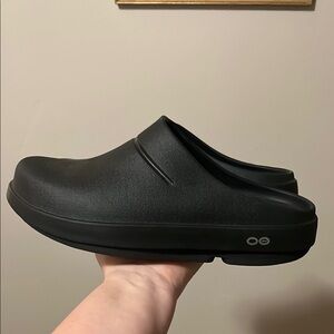 OOFOS Black Slip-On Loafers